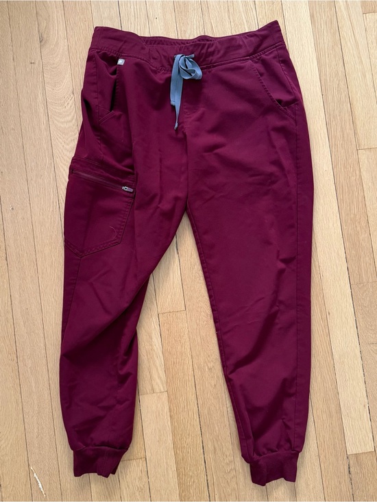 Figs Pants - Figs jogger scrub pants in burgundy